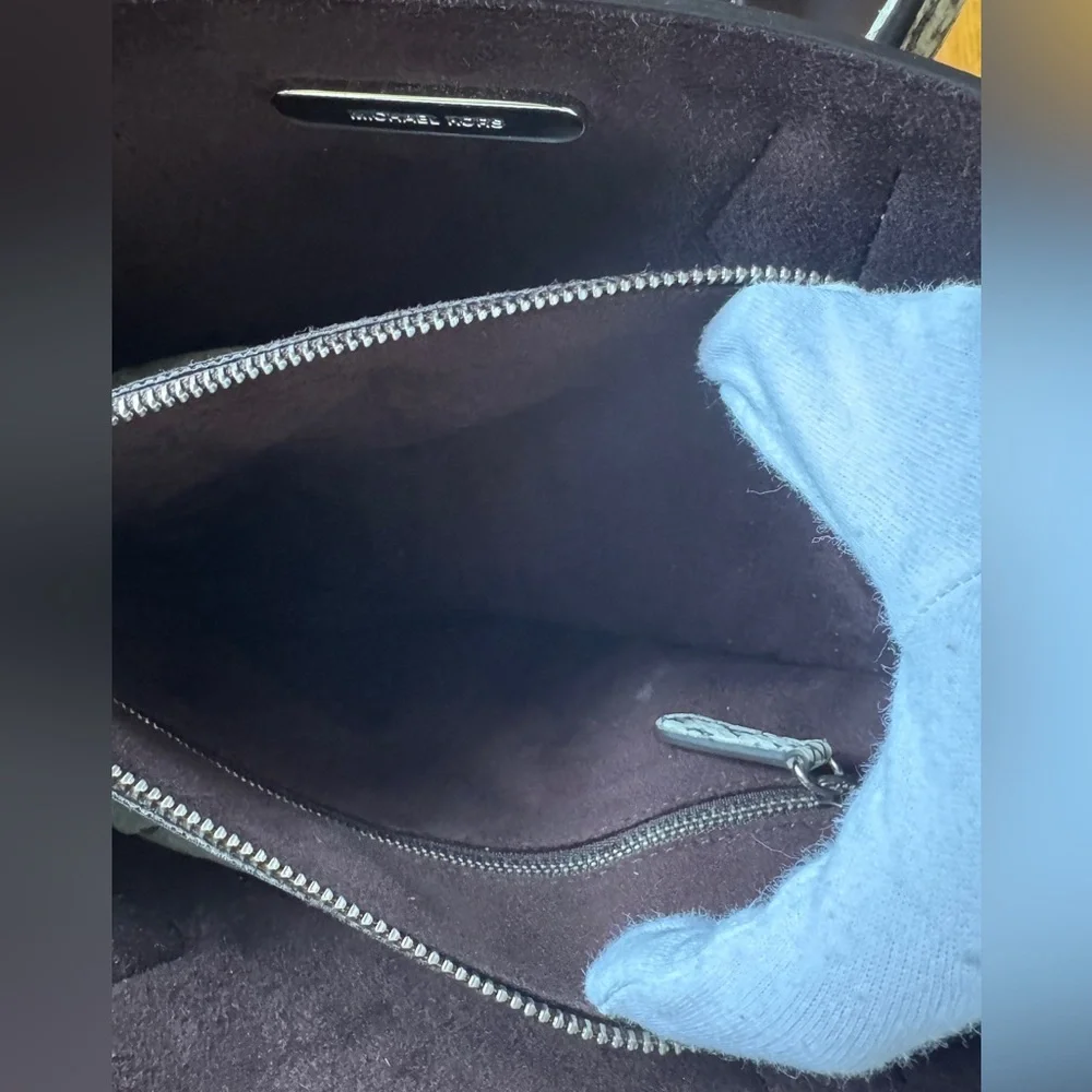 Set of 2 Michael Kors Snakeskin tote with Matching Long Wallet Shoulder Strap - Picture 11 of 15